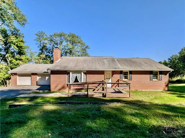 2507 Alpine Dr, Hellertown, PA 18055