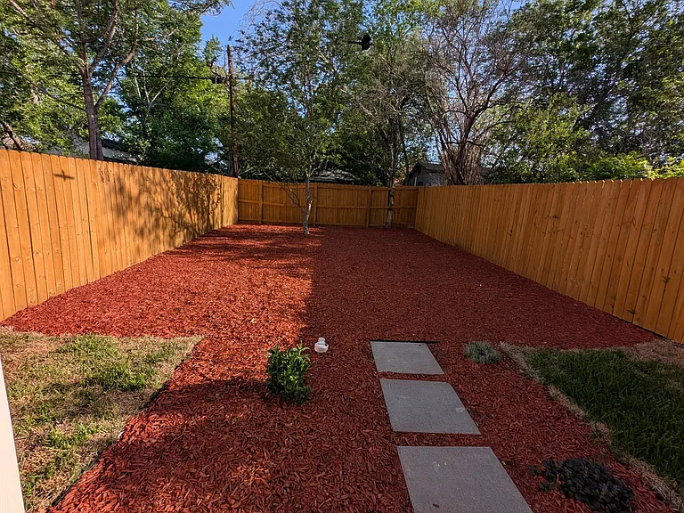 625 Essex St — Photo 17