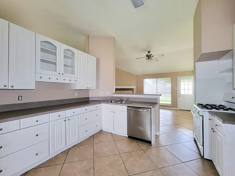 29002 Sedgefield St — Photo 6