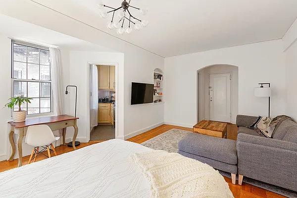 Rented by Compass | media 13