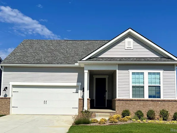 1626 Moss Dr, Milford, MI 48381
