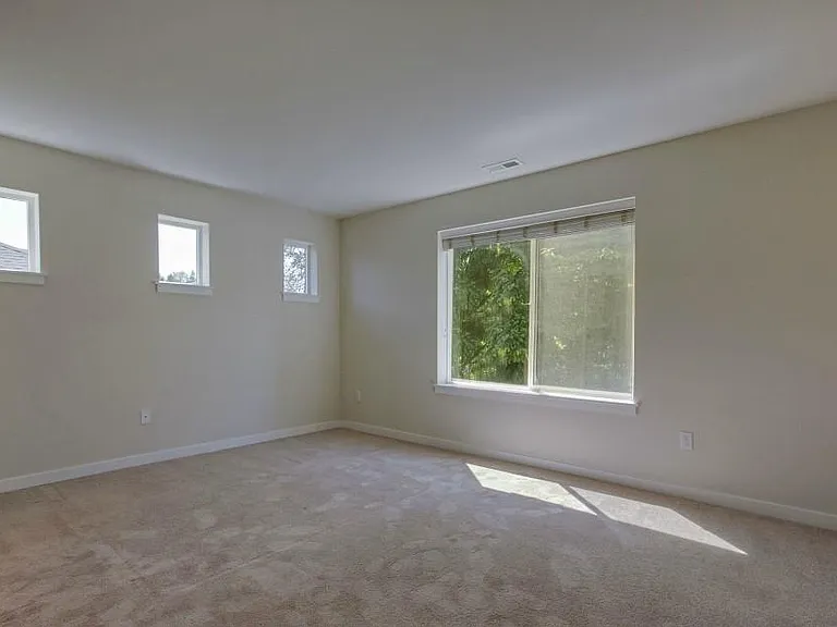 5109 NE 6th Pl — Photo 7