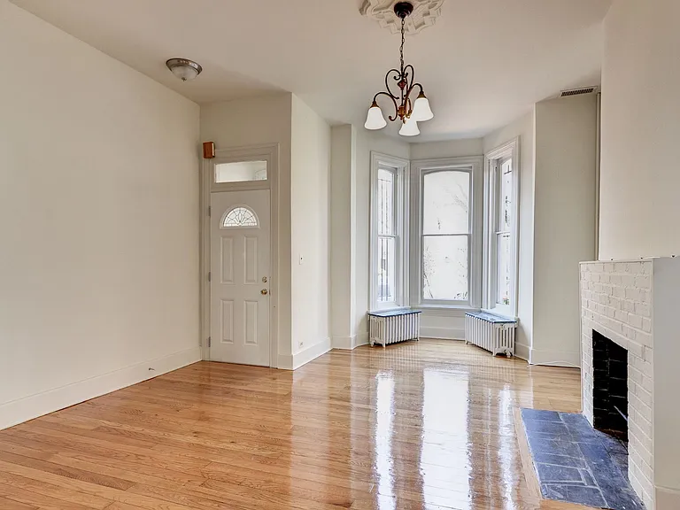312 10th St SE — Photo 6