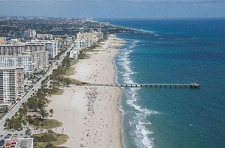WALK BEACHES OF POMPANO BEACH