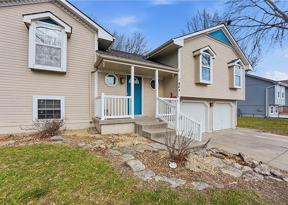1st image of 804 SE 16th Ter