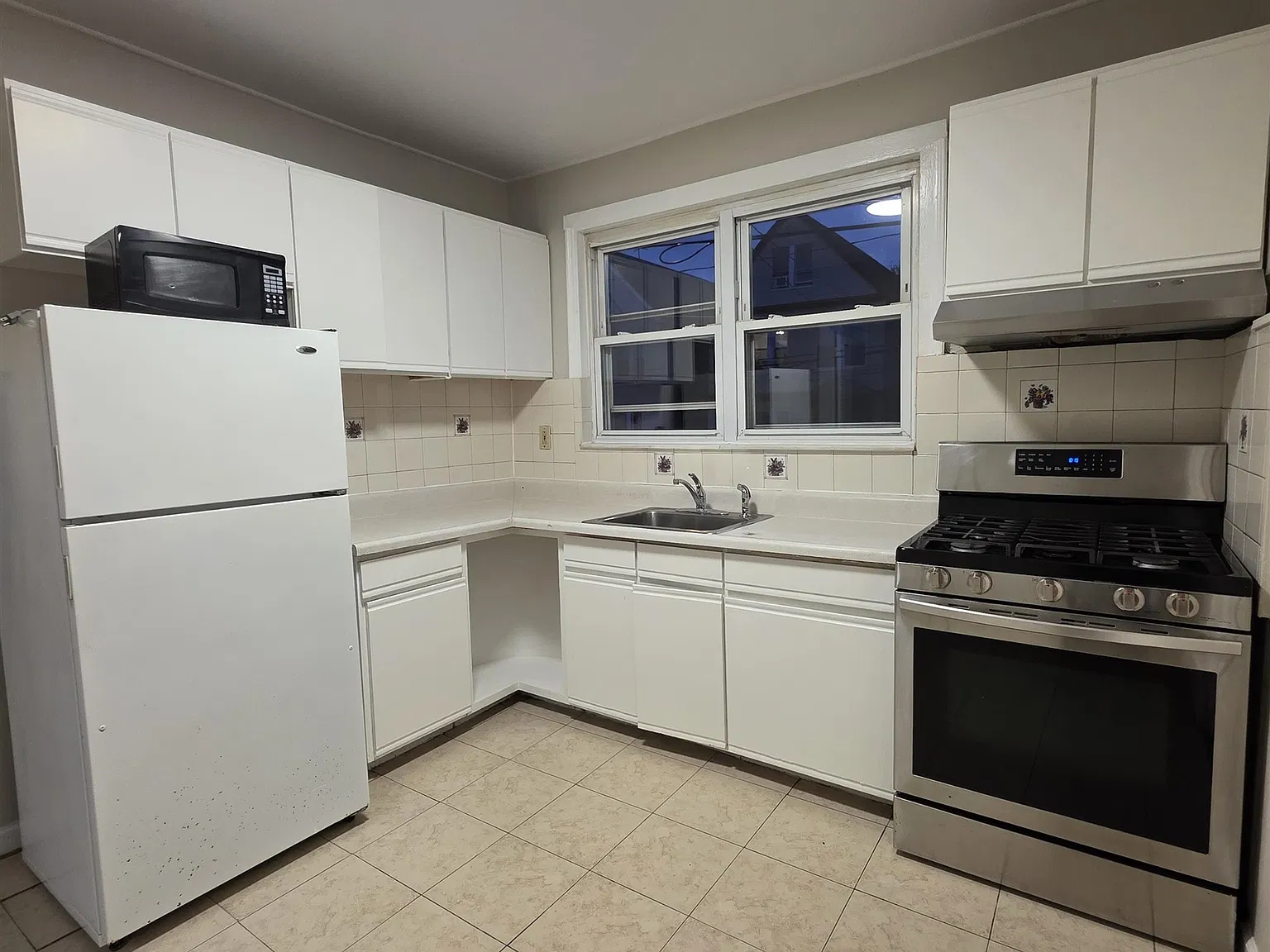 2 bed, 1.0 bath, 1100 sqft, $2,500 — Photo 4