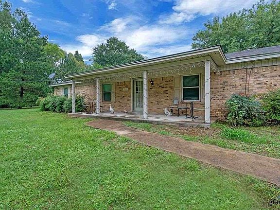 2nd image of 1374 Garden Dr