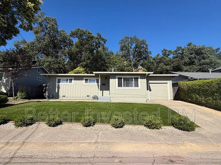 206 Rosemary Ln — Photo 1