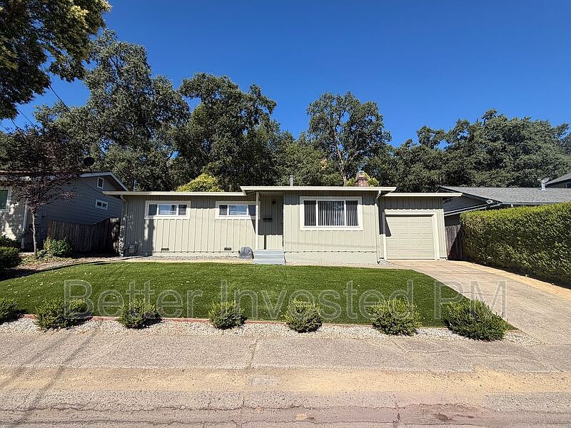 1st image of 206 Rosemary Ln