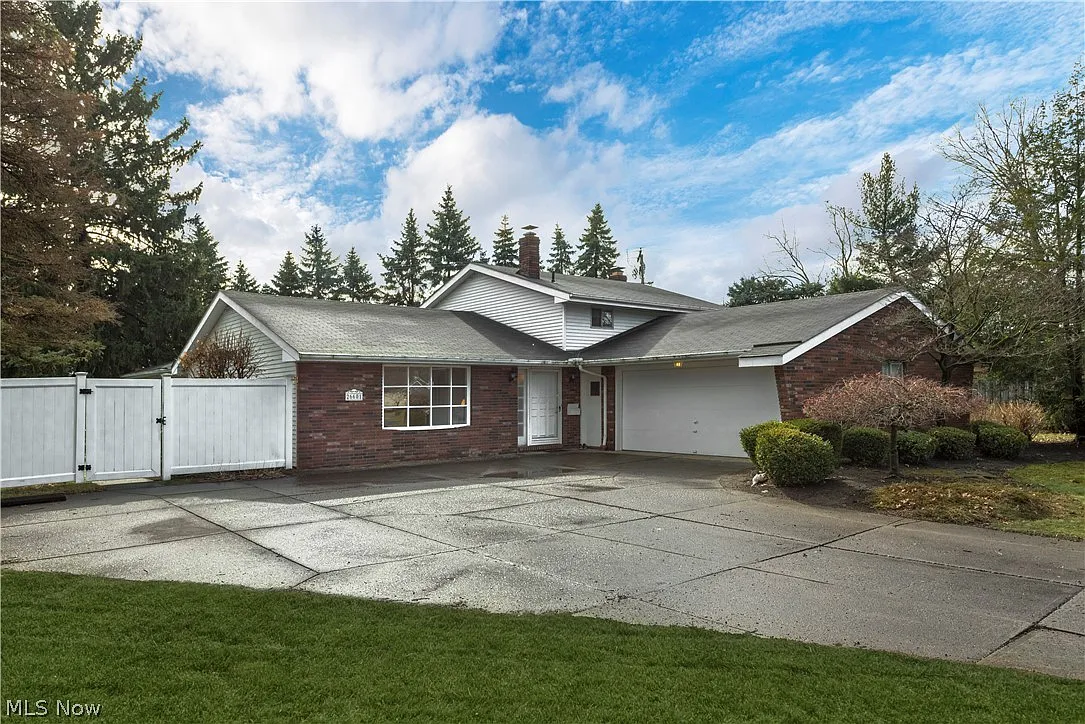 26601 Leenders Ln photo 1