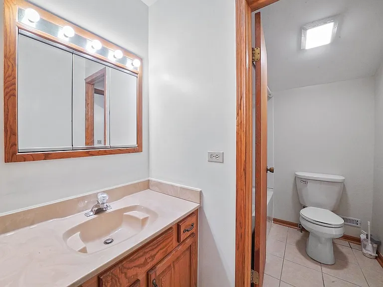 808 Shakespeare Dr — Photo 12