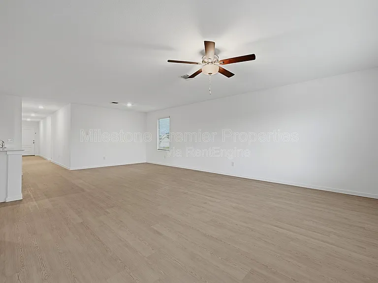209 Cattail Ln — Photo 6