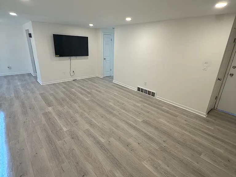 30 Charter Oaks Dr #4 — Photo 6