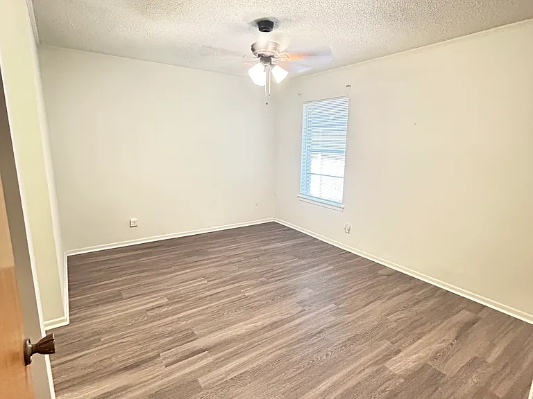 811 Jackson Keller Rd #3 — Photo 8