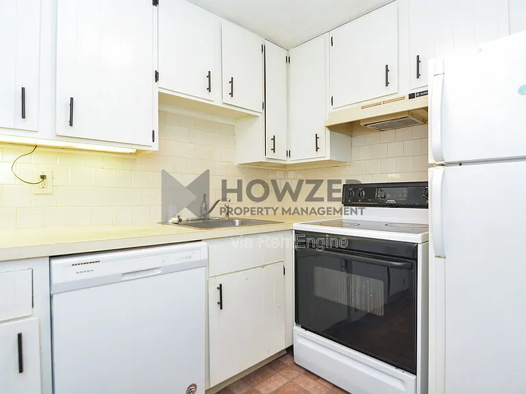 215 Winter St #4J — Photo 1