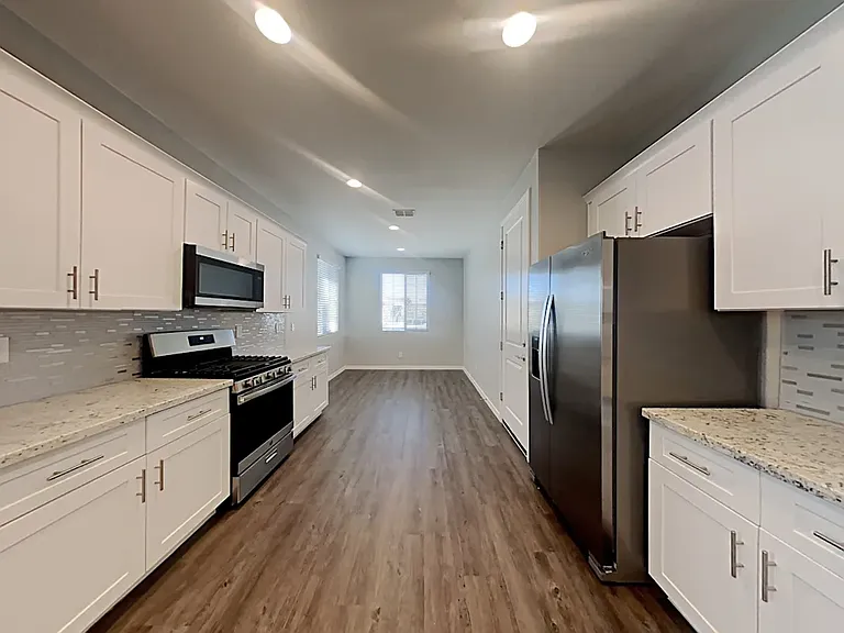 20515 W Buchanan St — Photo 11
