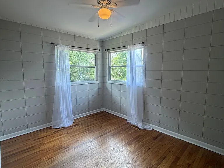 717 Edgewood Street Duplex — Photo 10