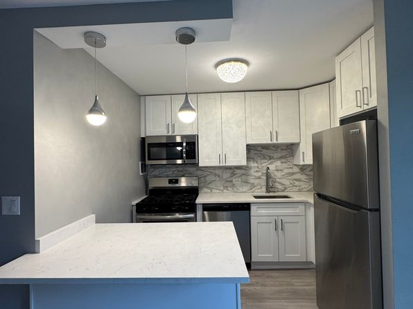 400 E Randolph St APT 1322