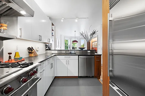 Sold by Compass | media 9