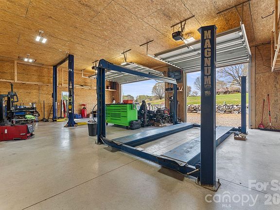 5th image of 467 Hoover Rd