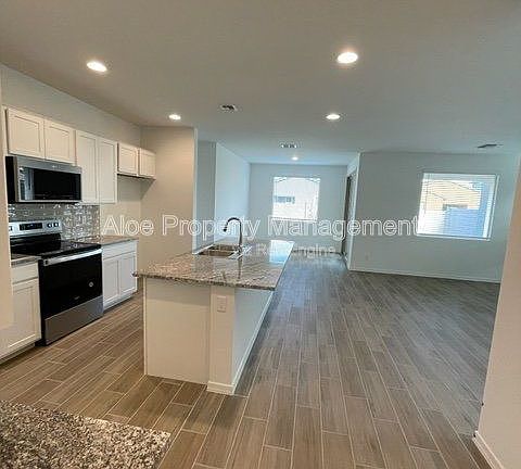 3rd image of 35912 W Santa Monica Ave
