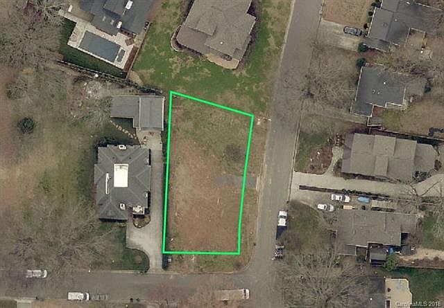 1st image of 300 Rocklyn Pl
