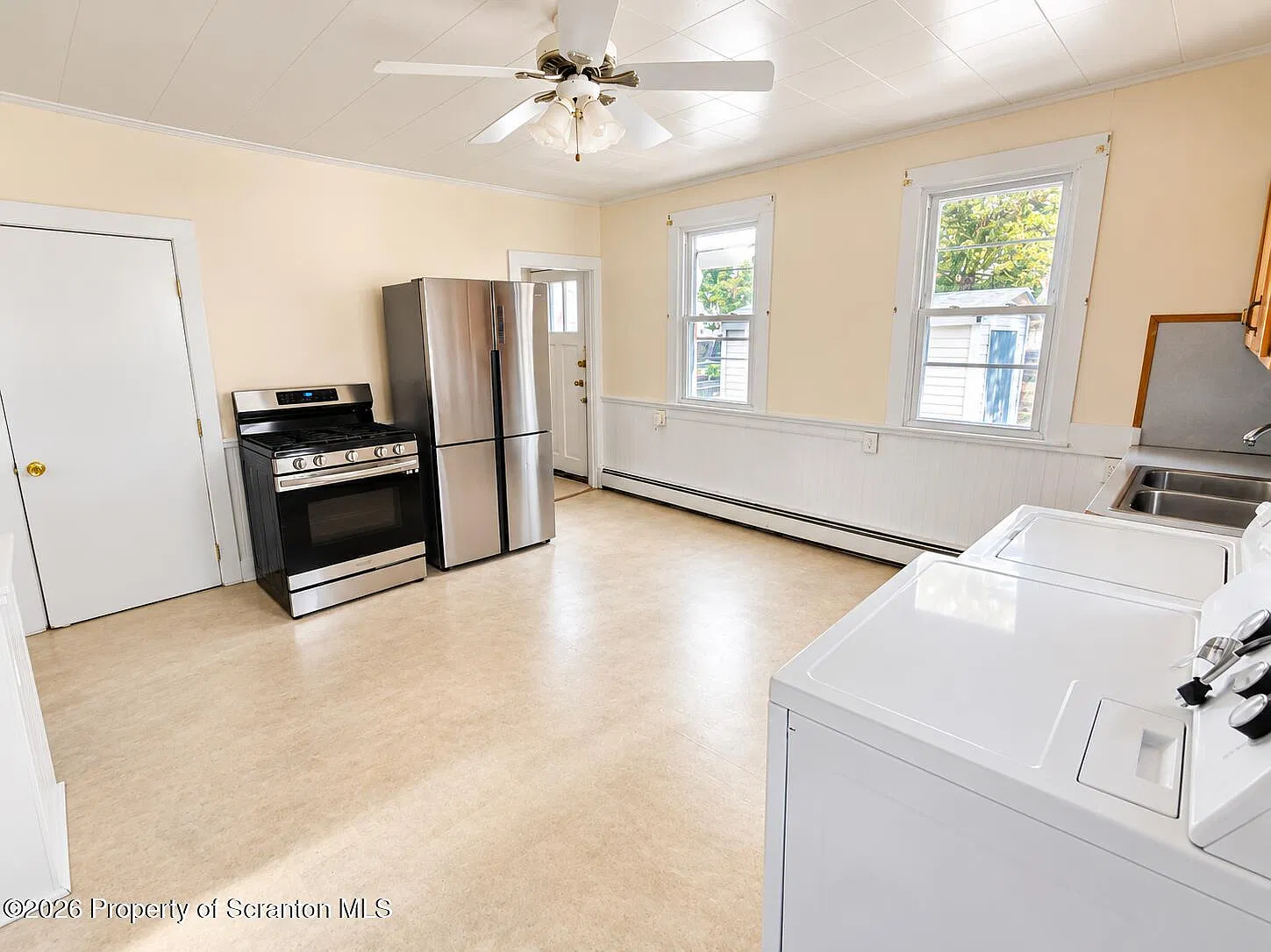 3 bed, 1.5 bath, 1144 sqft, $1,450 — Photo 3