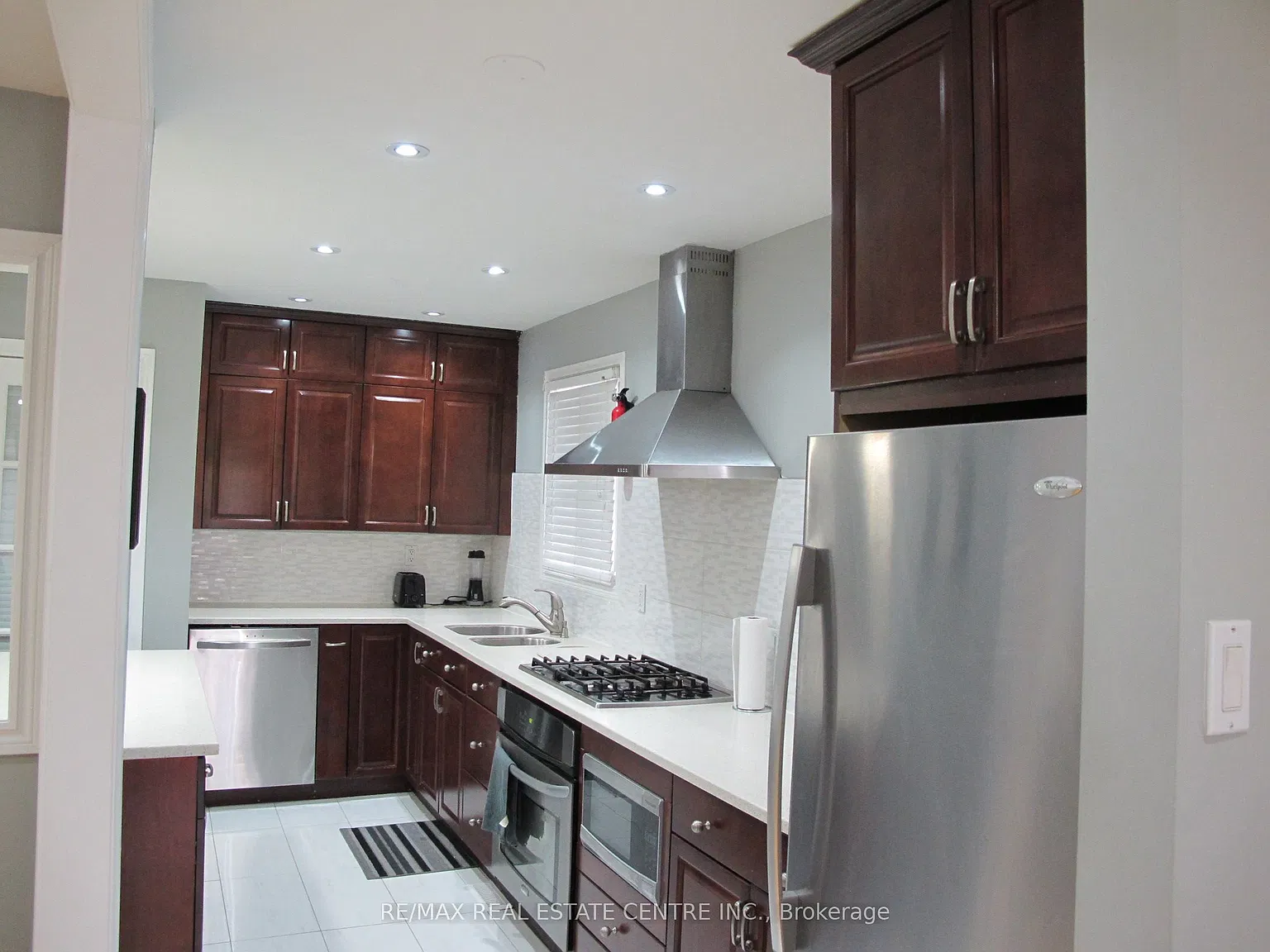 3 bed, $3,000 — Photo 3
