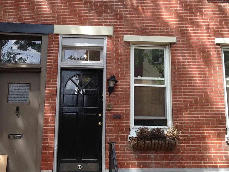2047 Fitzwater St #3 — Photo 1