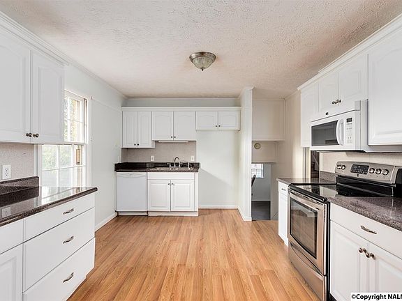 3rd image of 11400 Crestfield Dr SE