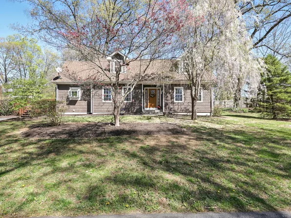 100 Parsons Road, Enfield, CT 06082