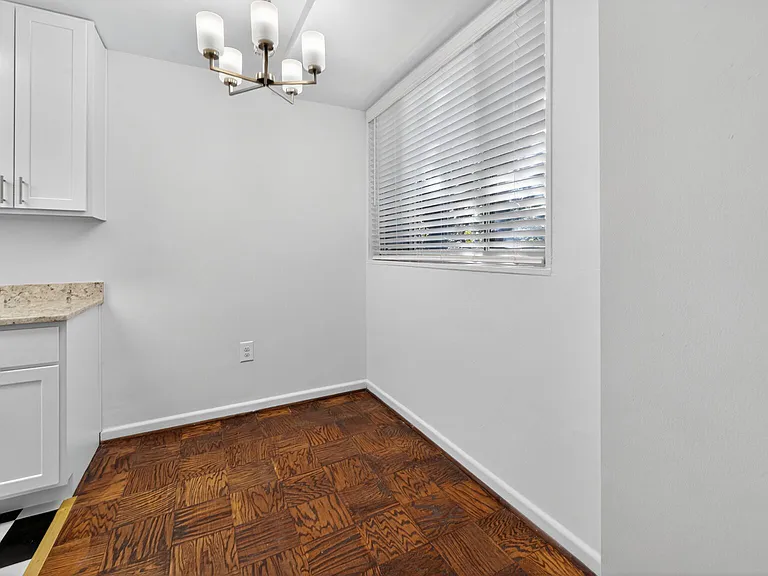 Hill House Apartments — Photo 17