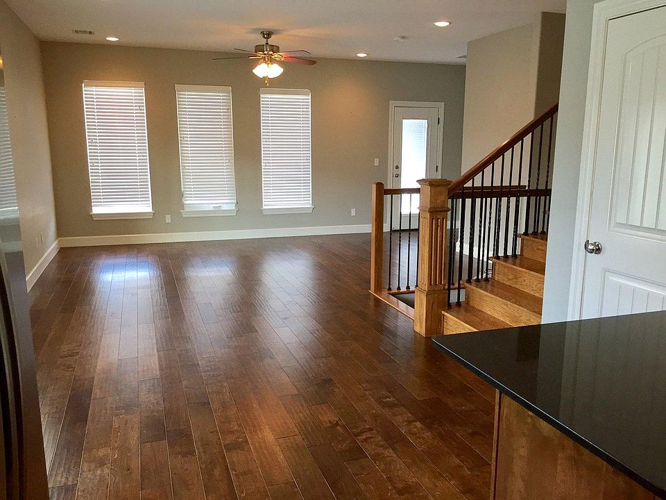 2nd image of 2015 Nova Ave APT 4