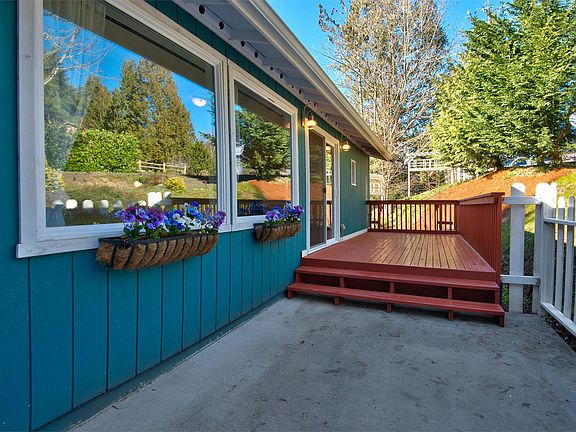 2nd image of 7521 NE Beachwood Ct