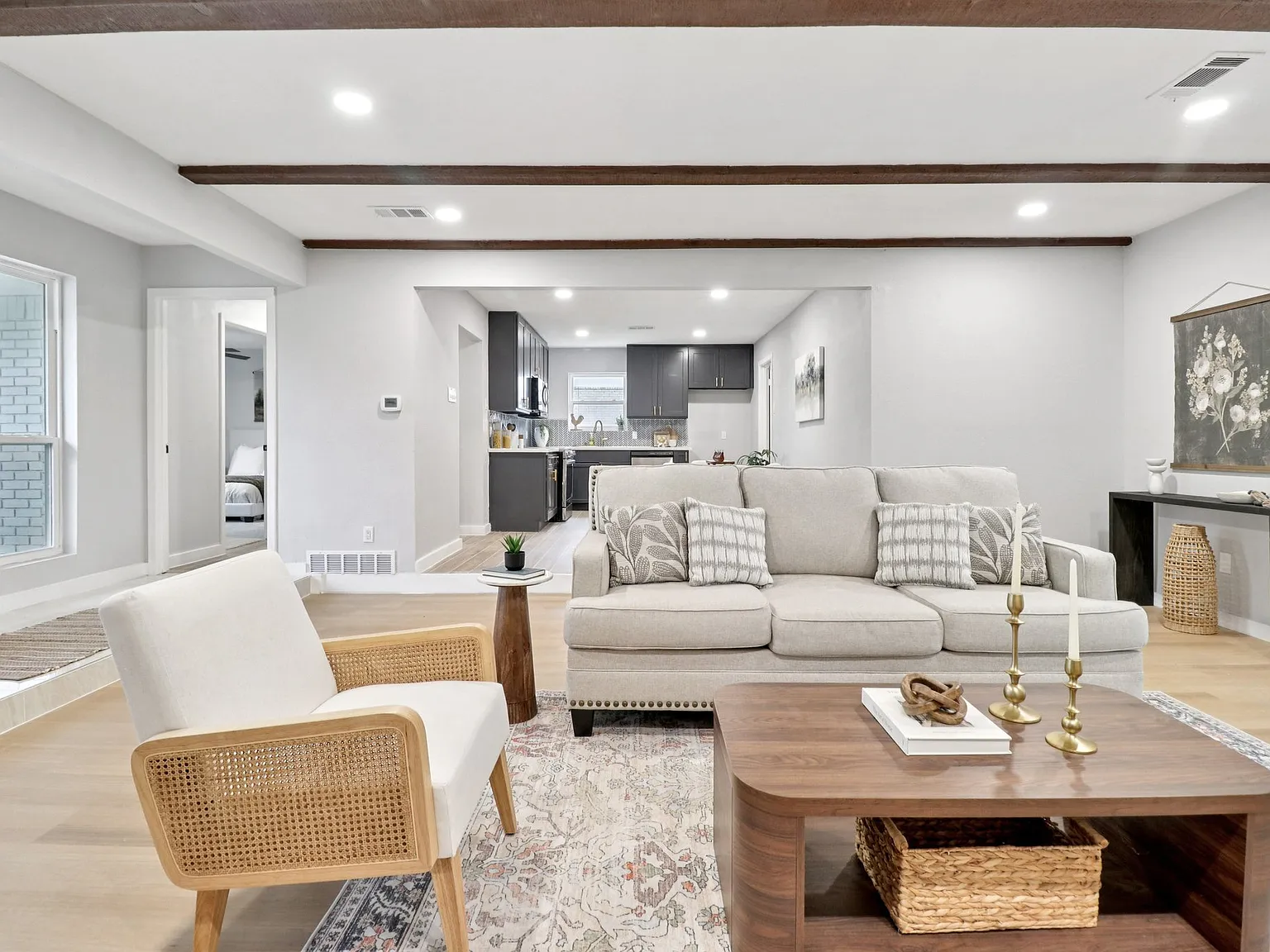 3 bed, 1572 sqft, $2,400 — Photo 3