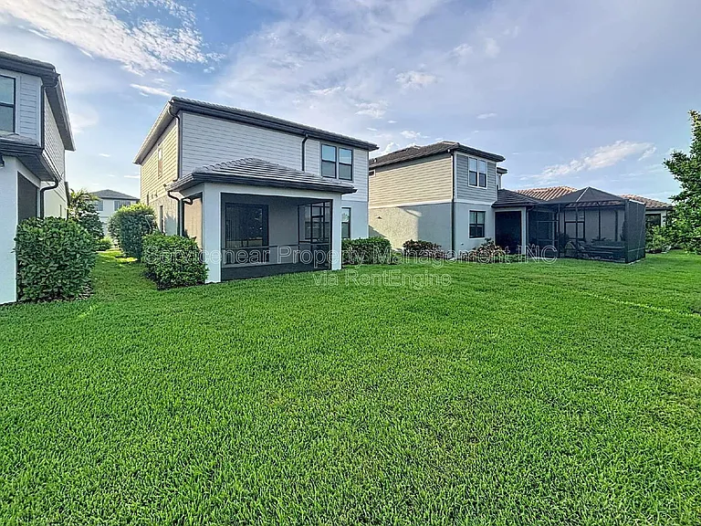 6211 Baywood Ct — Photo 32