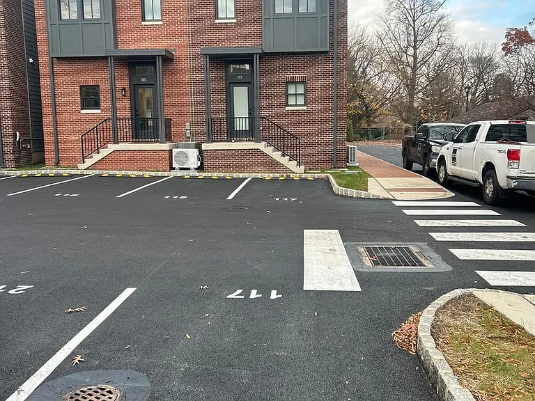 111-117 Thornton Ln — Photo 21