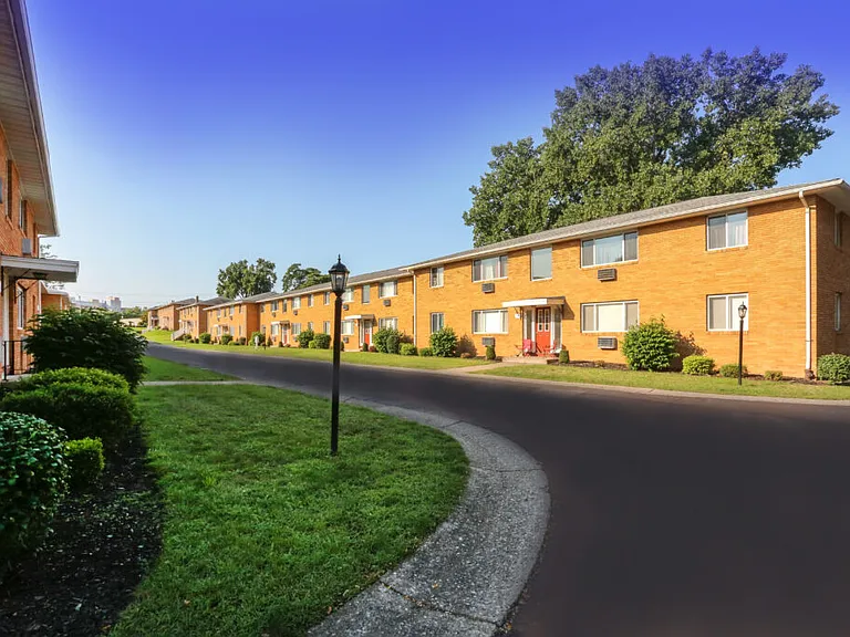Ridgecrest Court — Photo 13
