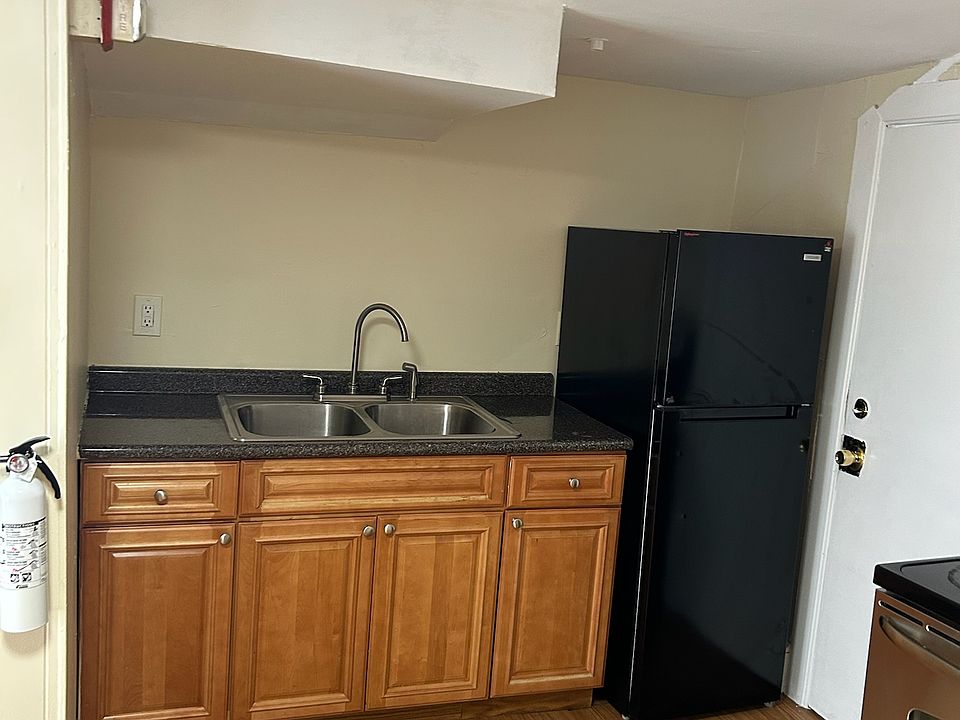 2nd image of 560 Main St APT 7