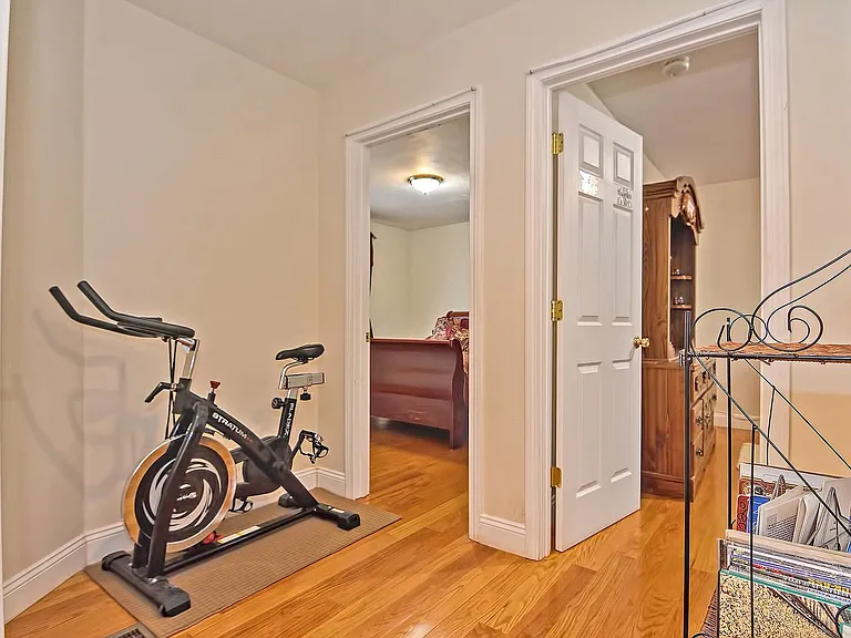 45 Nightingale St #B — Photo 15