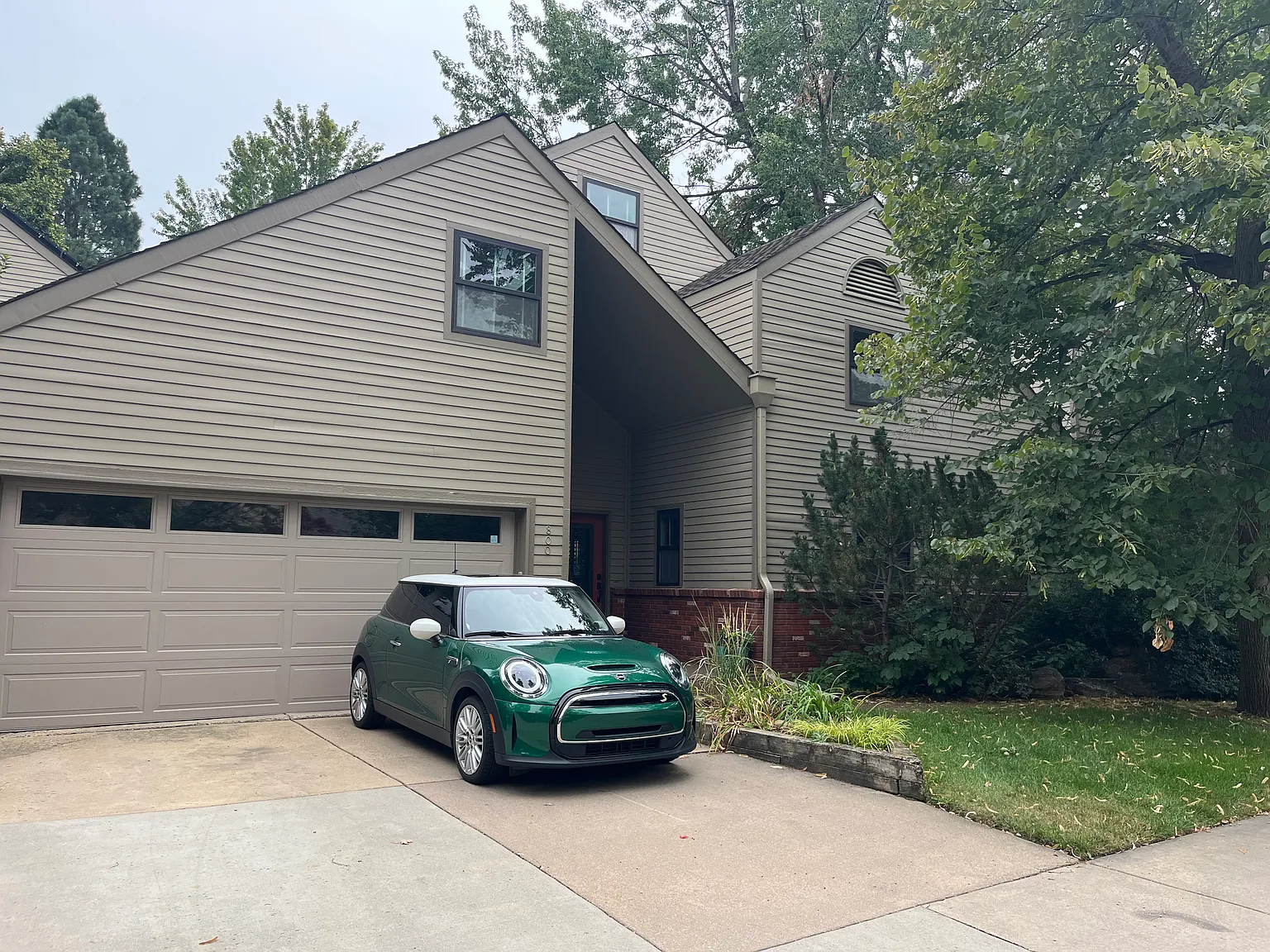 4 bed, 2.5 bath, 2236 sqft, $4,675 — Photo 1