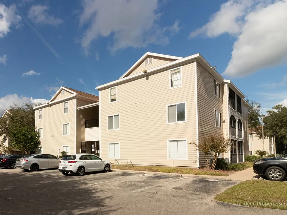 3800 SW 20th Ave #206
