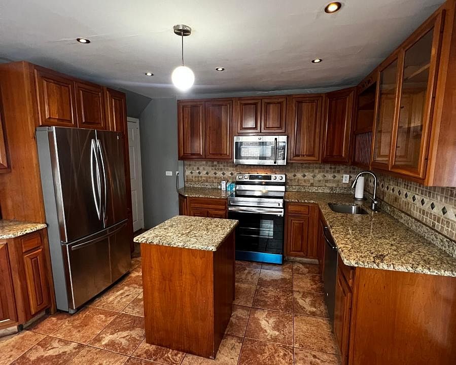 1st image of 337 Pennyfield Ave