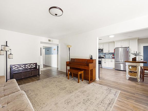 4th image of 616 Island View St