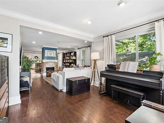 4th image of 2152 Forrest Pl NW