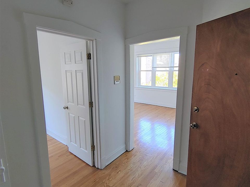 1st image of 1709 W North Shore Ave APT 3