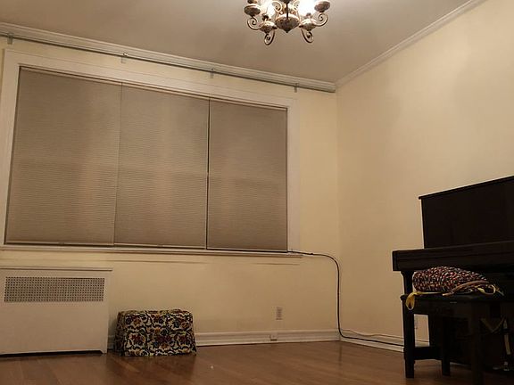4th image of 2445 32nd St #1