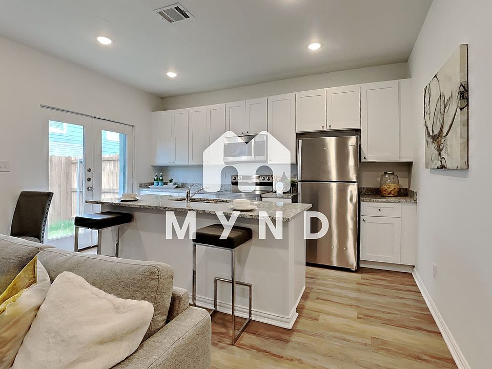 1st image of 202 Briarwood Ln