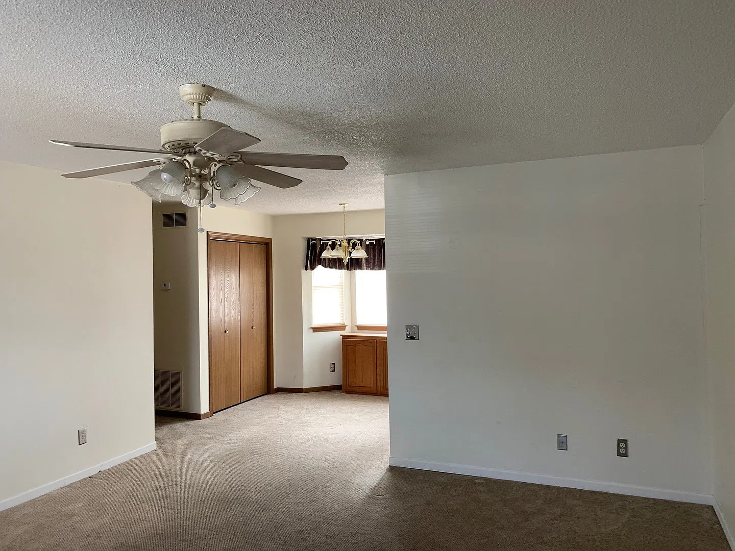 JU-Clark St Apts — Photo 4