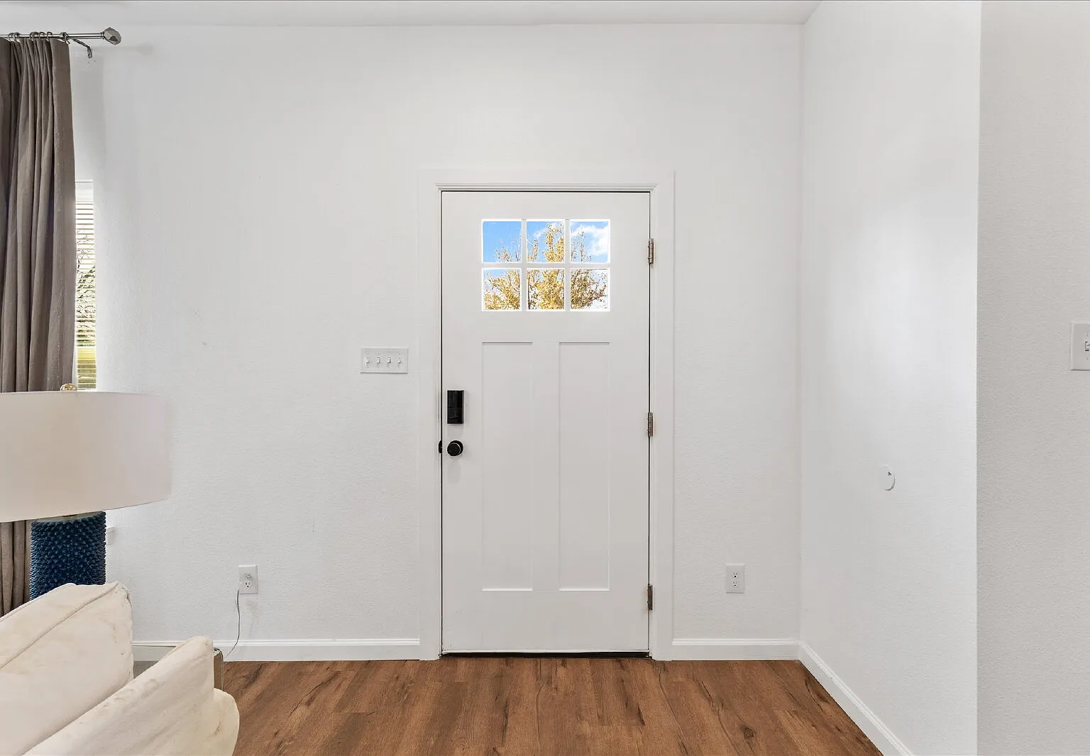 4 bed, 4.5 bath, 2205 sqft, $4,000 — Photo 4